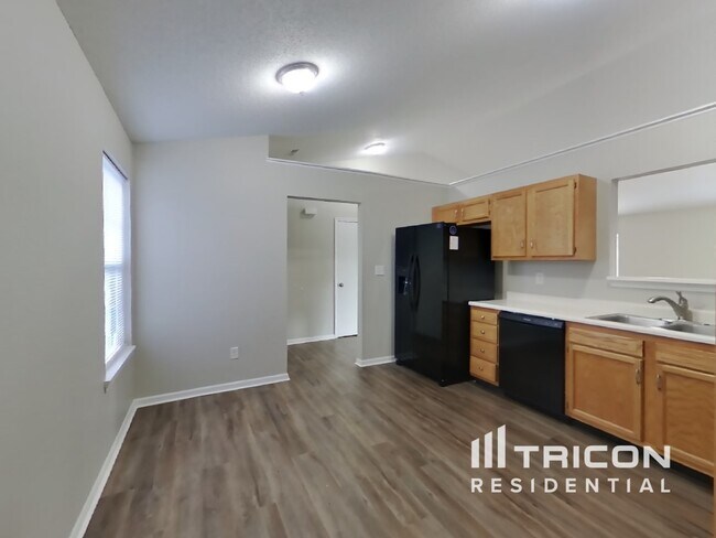 Foto del edificio - 2245 Lakecrest Dr