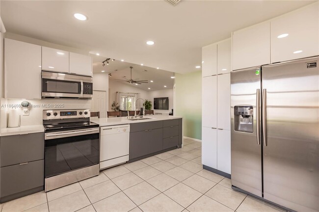 Foto del edificio - 2235 SE 6th Ct