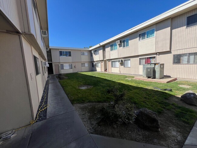 Foto del edificio - 2383 Arden Wy