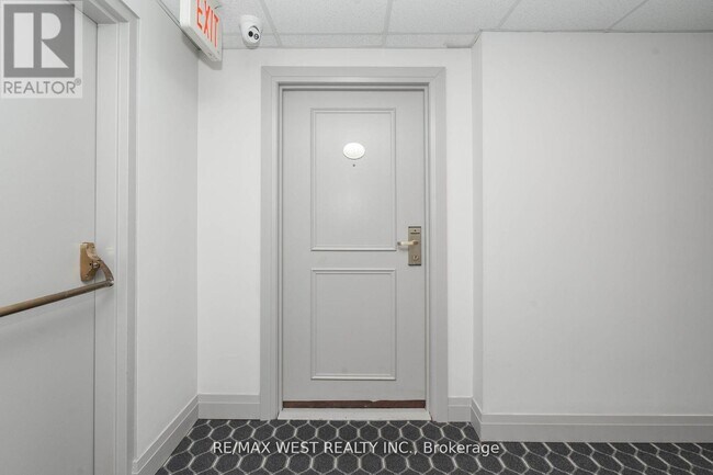 Photo du bâtiment - 2737 Keele St