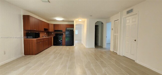 Foto del edificio - 10380 NW 10th Ave