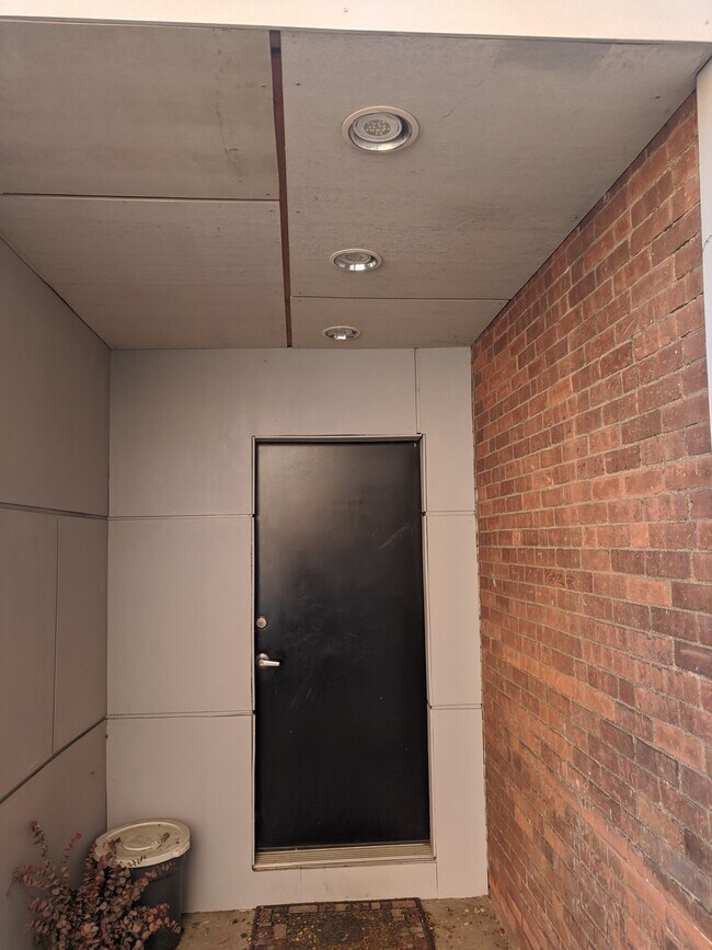 Private Entrance - 774 State St