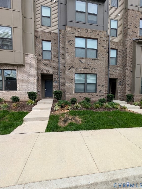Building Photo - 2715 Acadia Dr