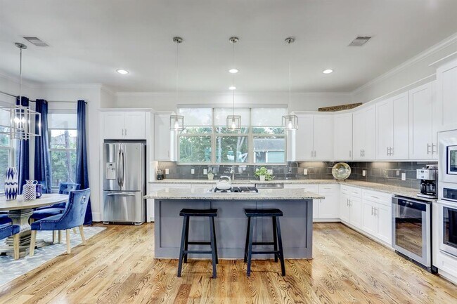 Foto del edificio - 1230 W 25th St