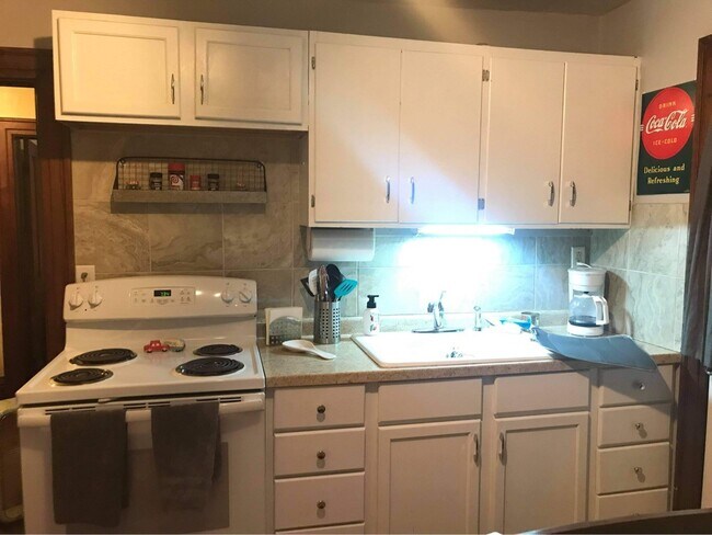 Kitchen - 520 Southwest Rd