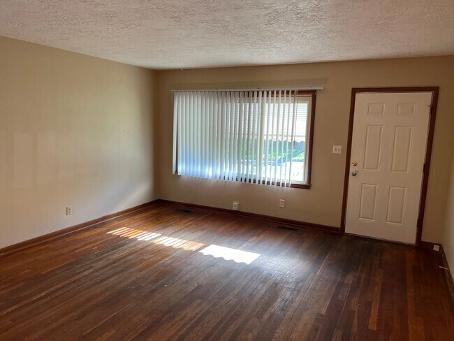 Foto del edificio - 4 Bedrooms! 2 Baths! $1350!