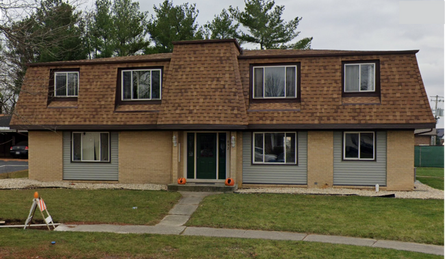 Building Photo - 652 Melrose Ln