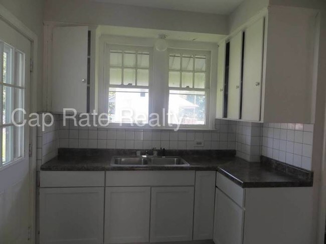 Foto del edificio - 1356 Genessee Ave
