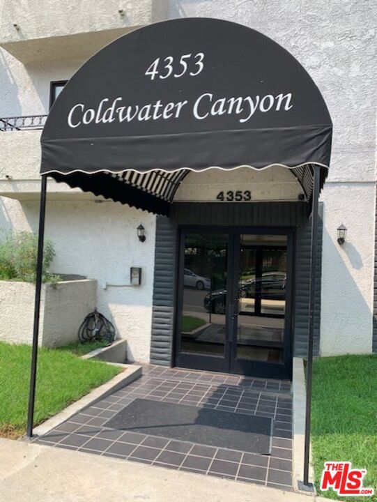 Foto del edificio - 4353 Coldwater Canyon Ave