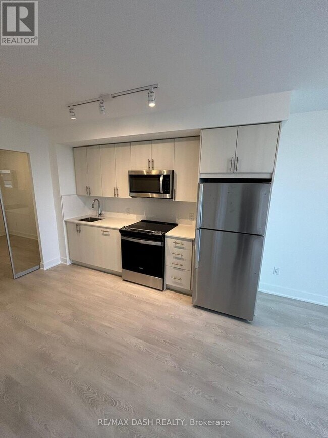 Photo du bâtiment - 2425-2425 Simcoe St N