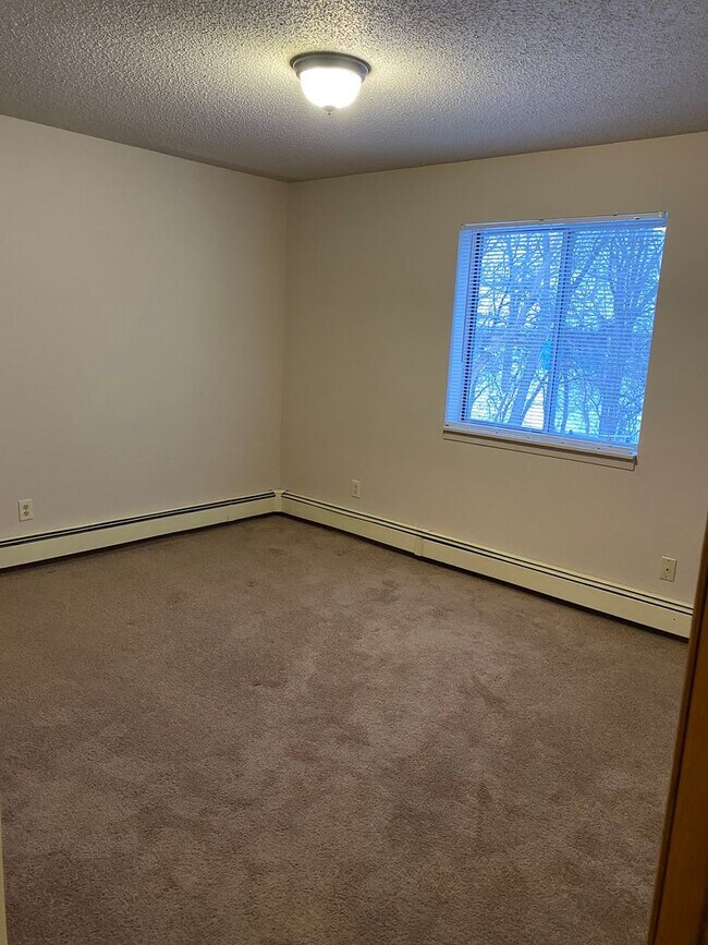 Building Photo - One Bedroom