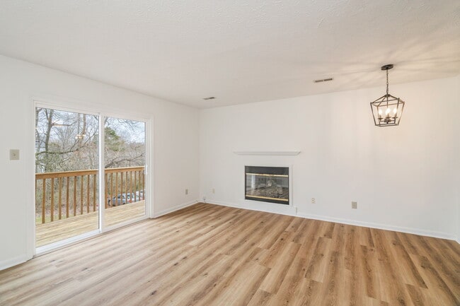Building Photo - 623 Idlewood Ln