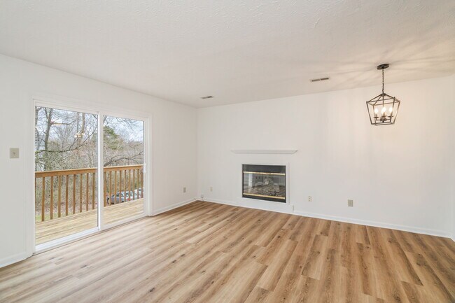 Foto del edificio - 623 Idlewood Ln