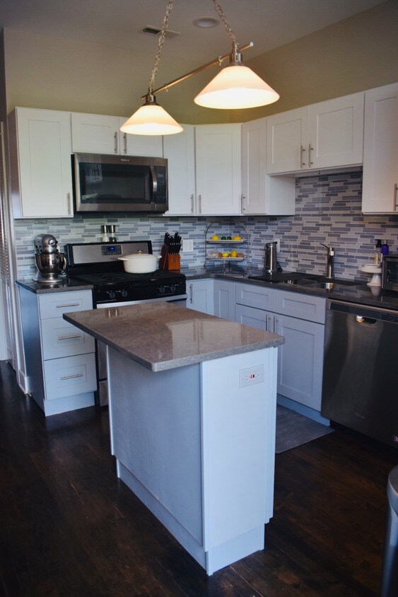 7418 Madison St Unit 7418 Apt, Forest Park, IL 60130 Apartment for