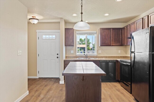 Foto del edificio - 1673 E Horsehaven Ave
