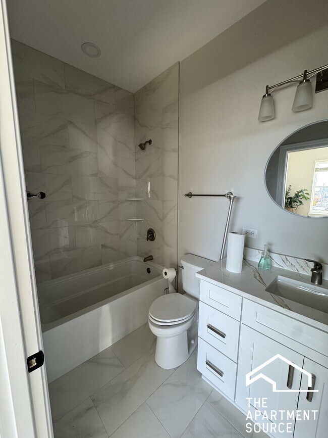 Building Photo - 2552 S Central Park Ave