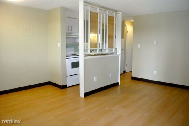 Building Photo - 805 Dahlia St