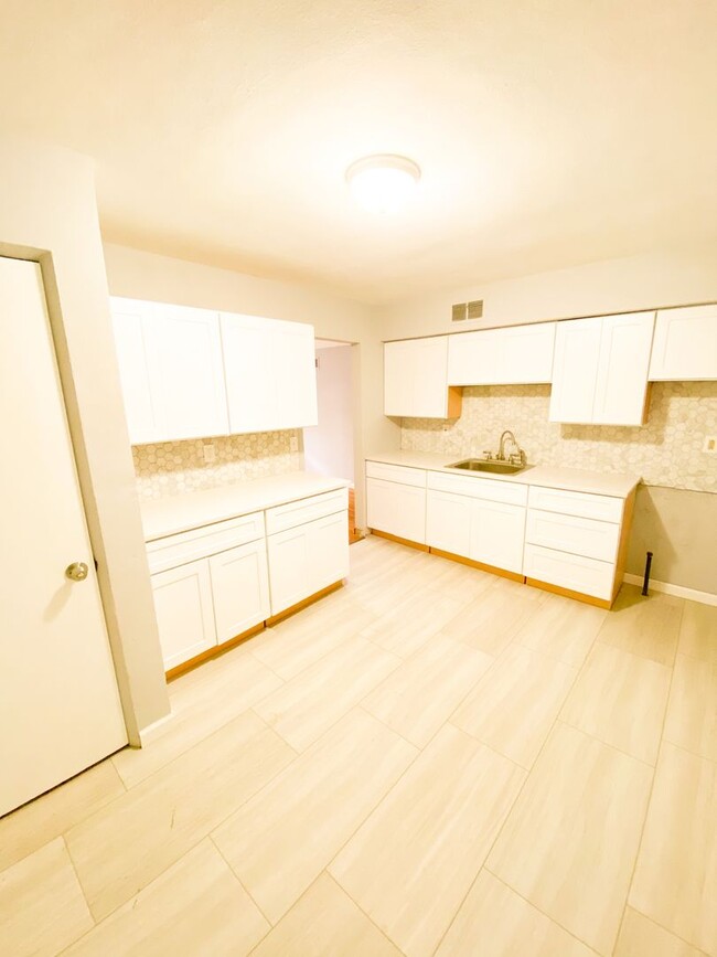 Foto del edificio - New Remodel! 2bed 1bath. Great location!