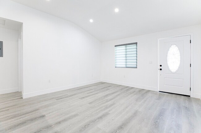 Building Photo - 6932 Fallbrook Ave