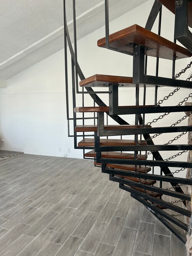 Foto del edificio - 244 Melrose Dr