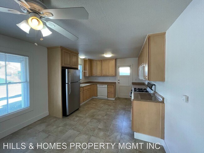Building Photo - 2 br, 1 bath House - 700 OAK STREET