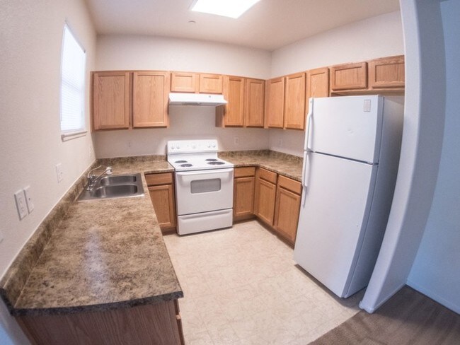 Building Photo - Willow Way Apartments - Six Month Leases!