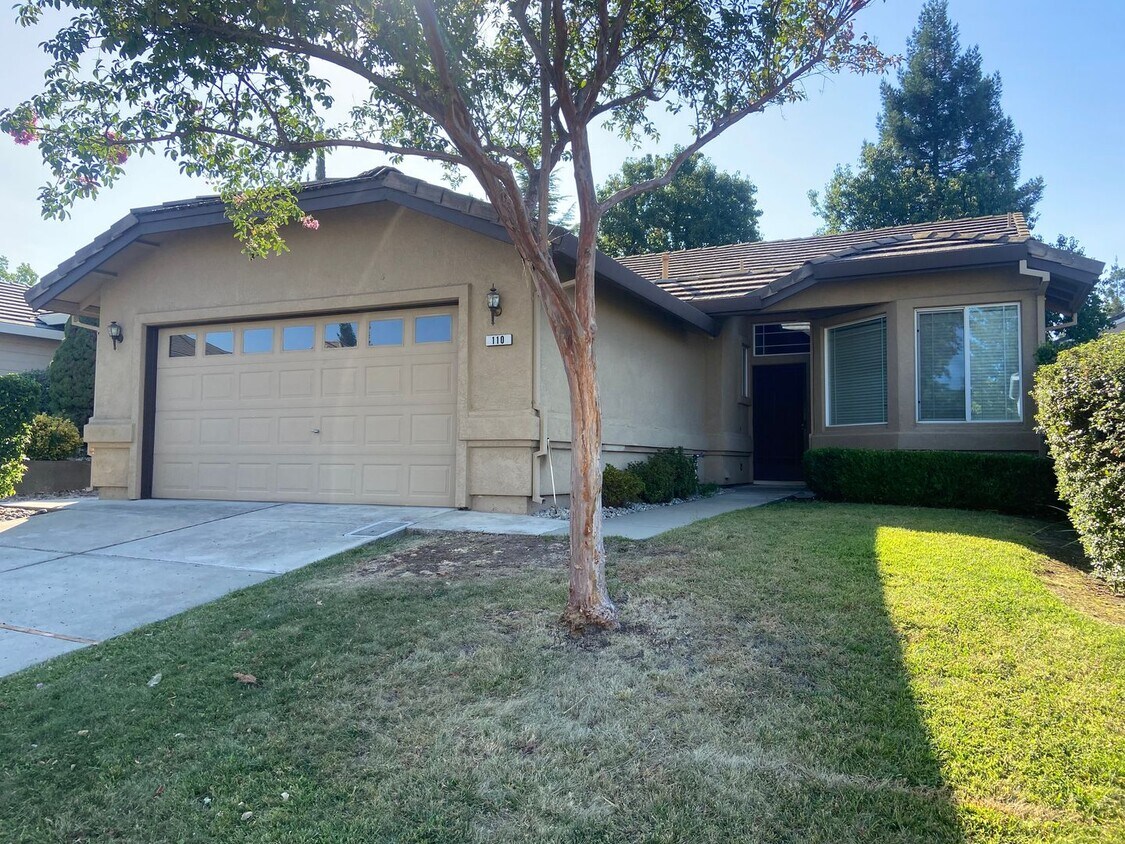 Primary Photo - Cobble Hills Community - 3 Bdrm, 2 Bath