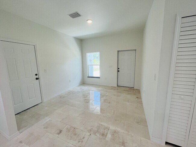 Foto del edificio - BRAND NEW 2/2/1-EAST LEHIGH ACRES