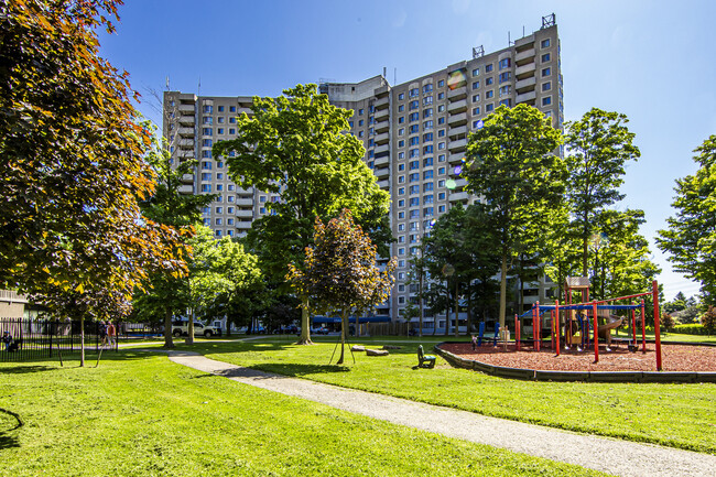 Building Photo - Forest Manor