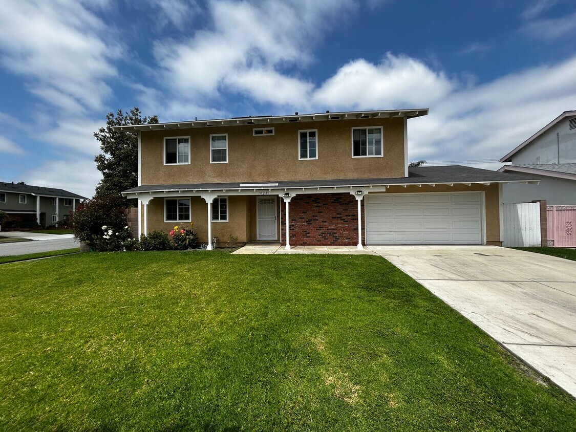 Primary Photo - BEAUTIFUL HOME located in The Los Alamitos...