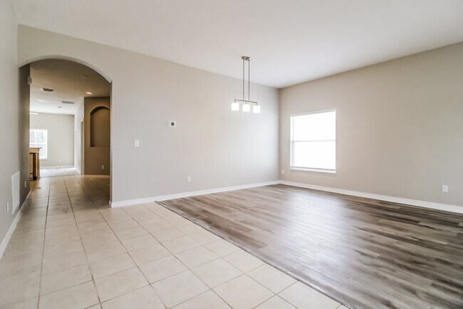 Foto del edificio - 4430 Spring Blossom Dr