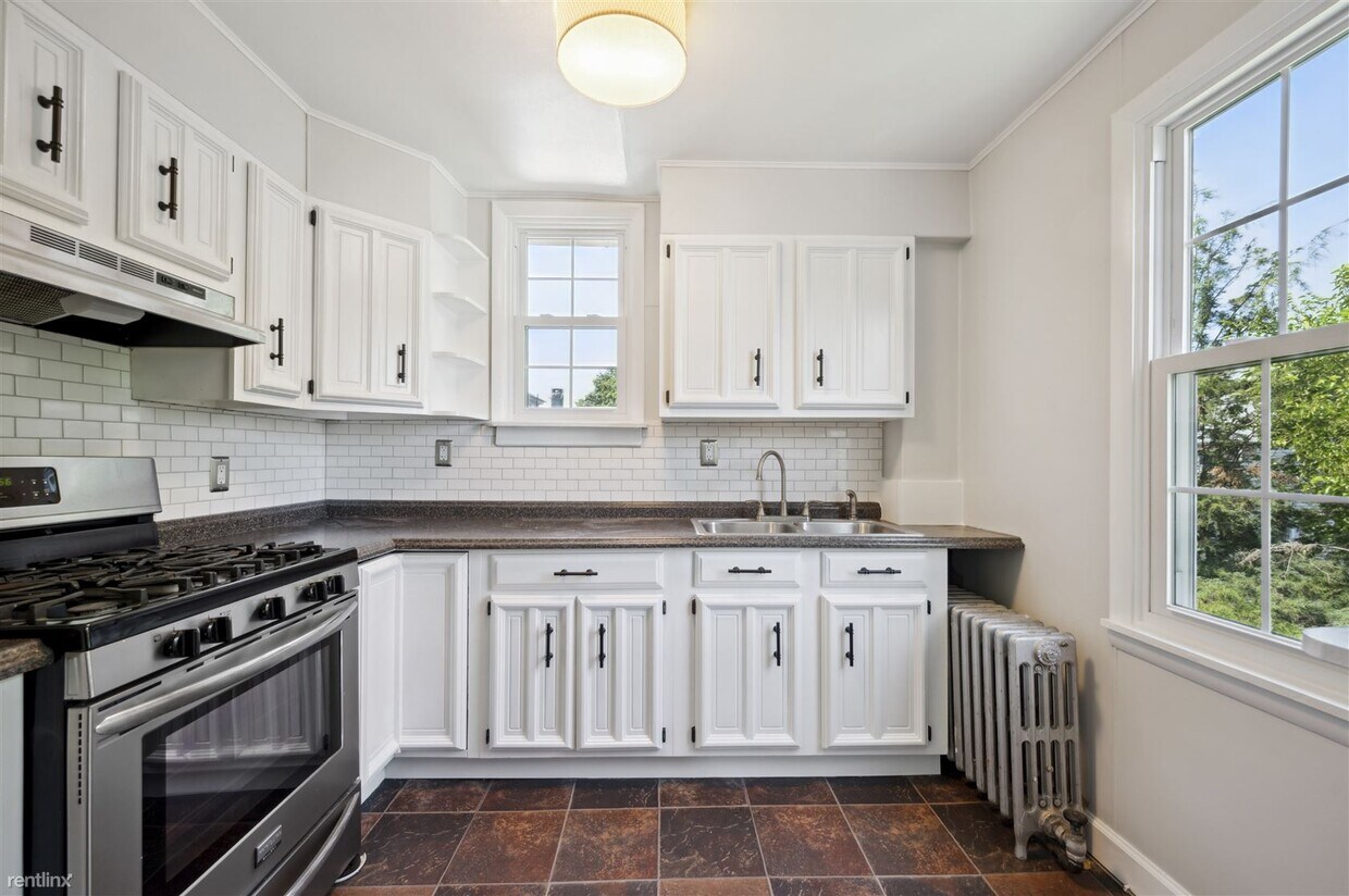 Foto principal - 3 br, 1 bath Duplex - 243 Morgan Street 2