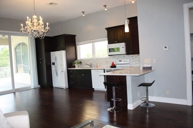 Building Photo - 5862 Homeland Rd