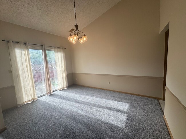 Building Photo - Spacious & Stylish Condo for Rent: 2 Bed/2...