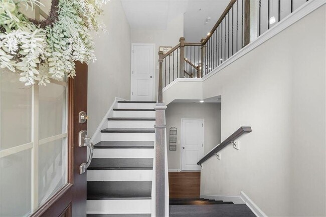 Foto del edificio - 324 Commons Ave