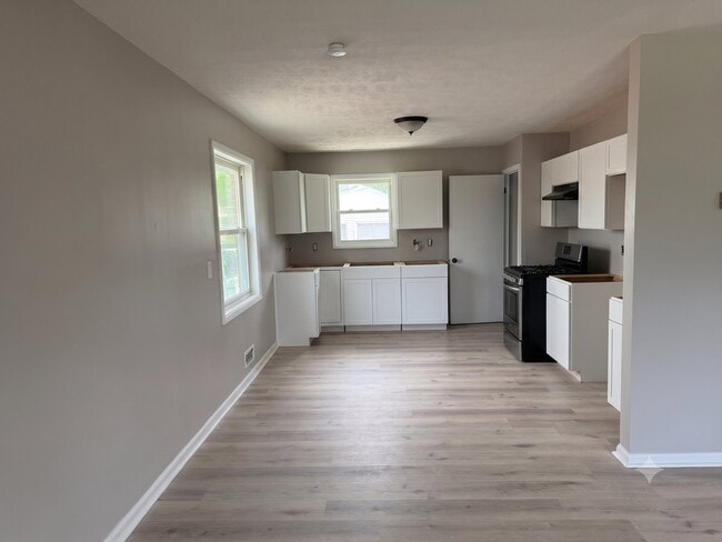 Building Photo - 15917 Steinway Blvd