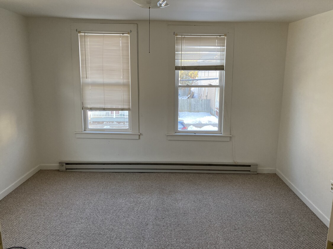 Front Bedroom - 125 Montcalm Ave