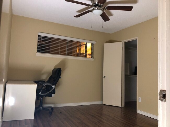 Building Photo - 7714 S Renwick Dr