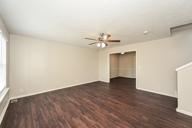Building Photo - 412 Elegance Way