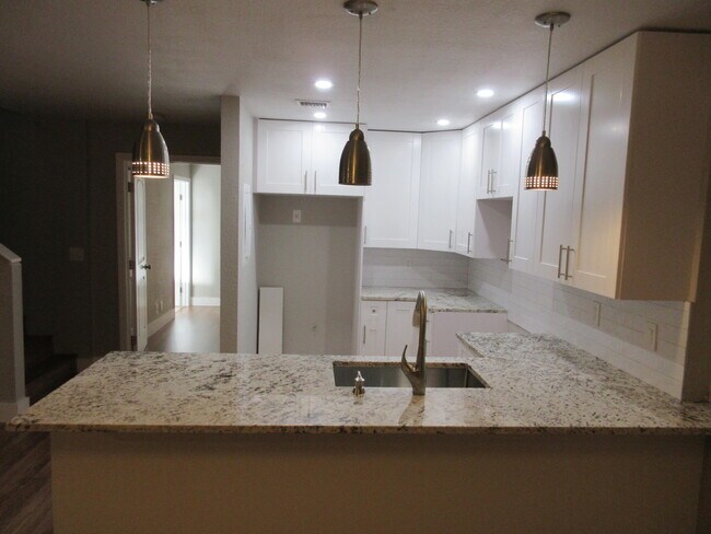 Foto del edificio - 401 Cypress Way W