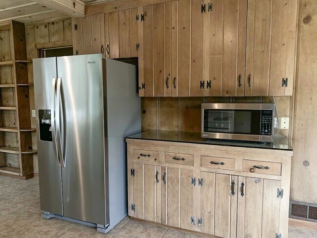 Building Photo - 14885 La Rinconada Dr