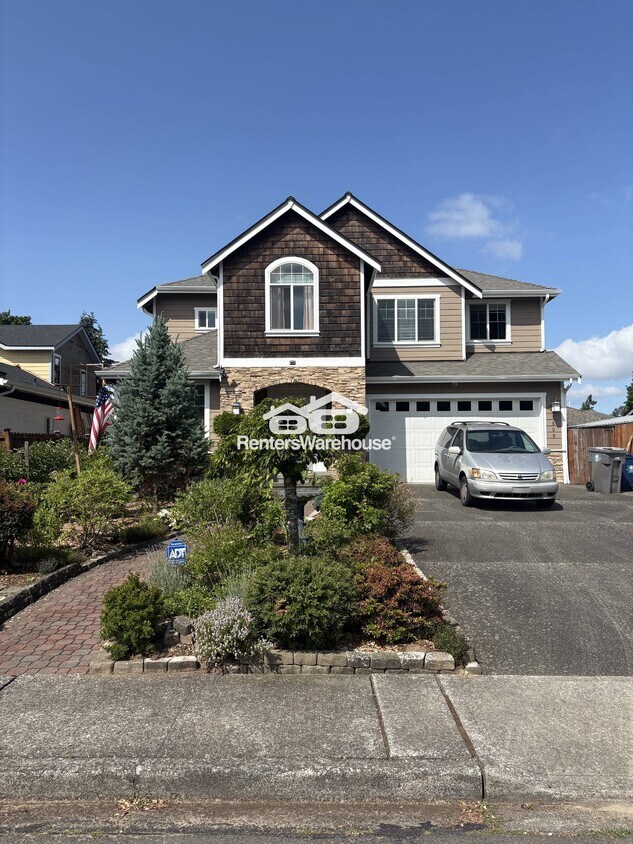 Foto principal - 1609 Blaine Ave NE