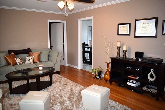 Building Photo - All brick rancher close to White Oak Mall and Richmond International Airport