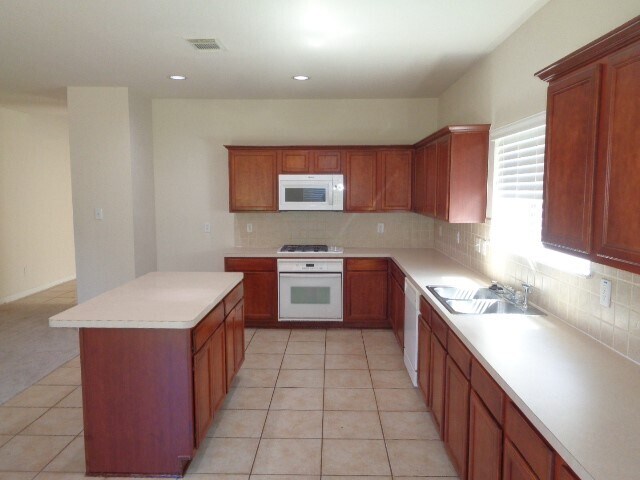 Foto del edificio - 16715 Canyon Whisper Dr