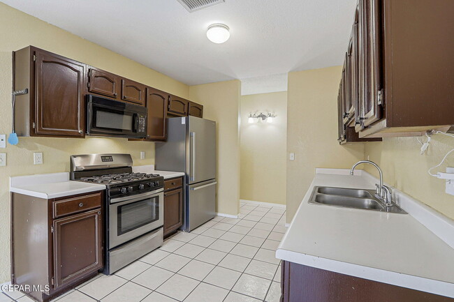 Building Photo - 12528 Martin Bauman Dr