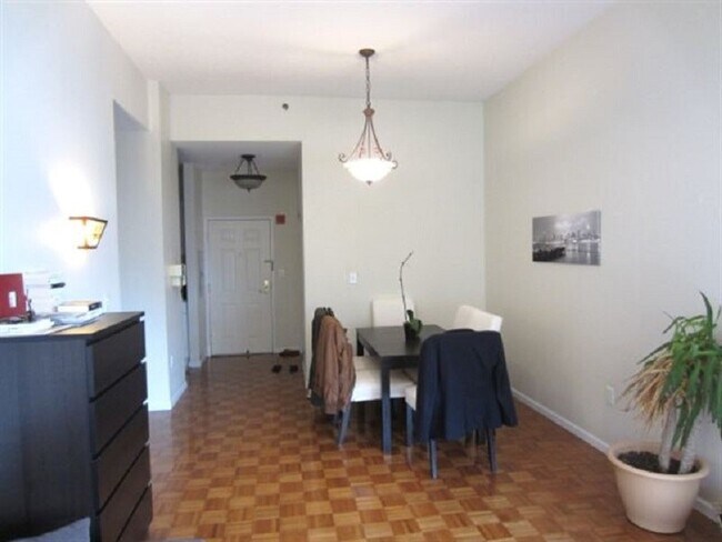 Foto del edificio - 1BR Waterfront Condo