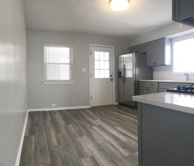 Building Photo - 4300 Maple Ave