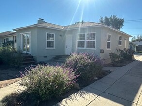 Building Photo - 820 E Cypress St