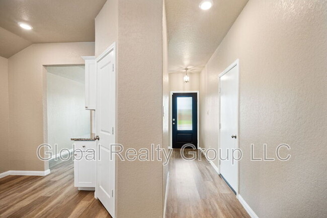 Building Photo - 14947 Cheshire Way