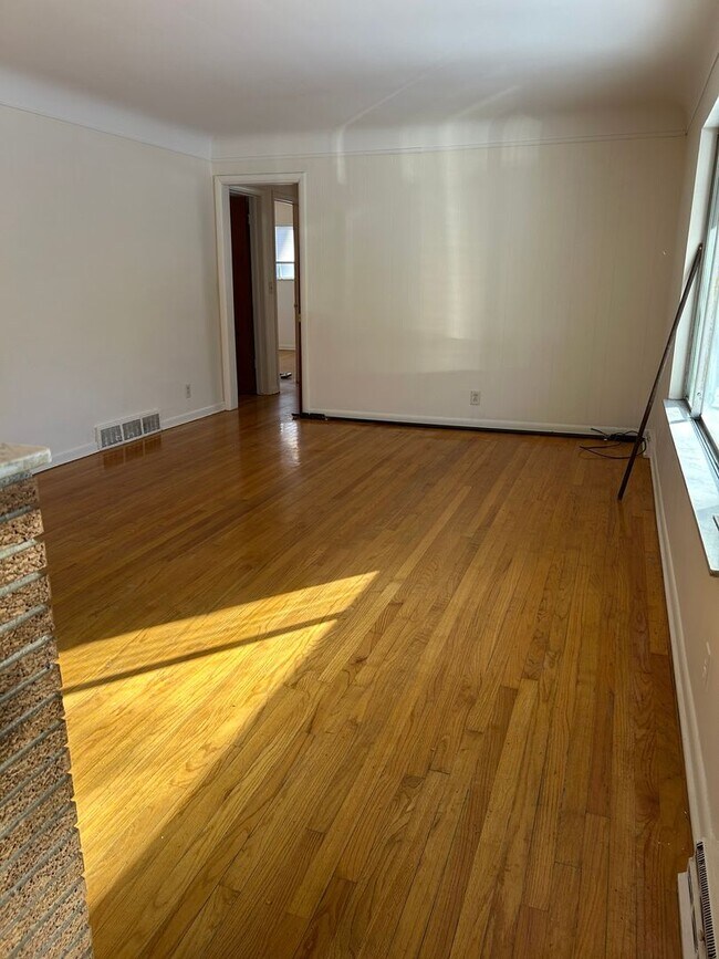 Building Photo - Lovely family home